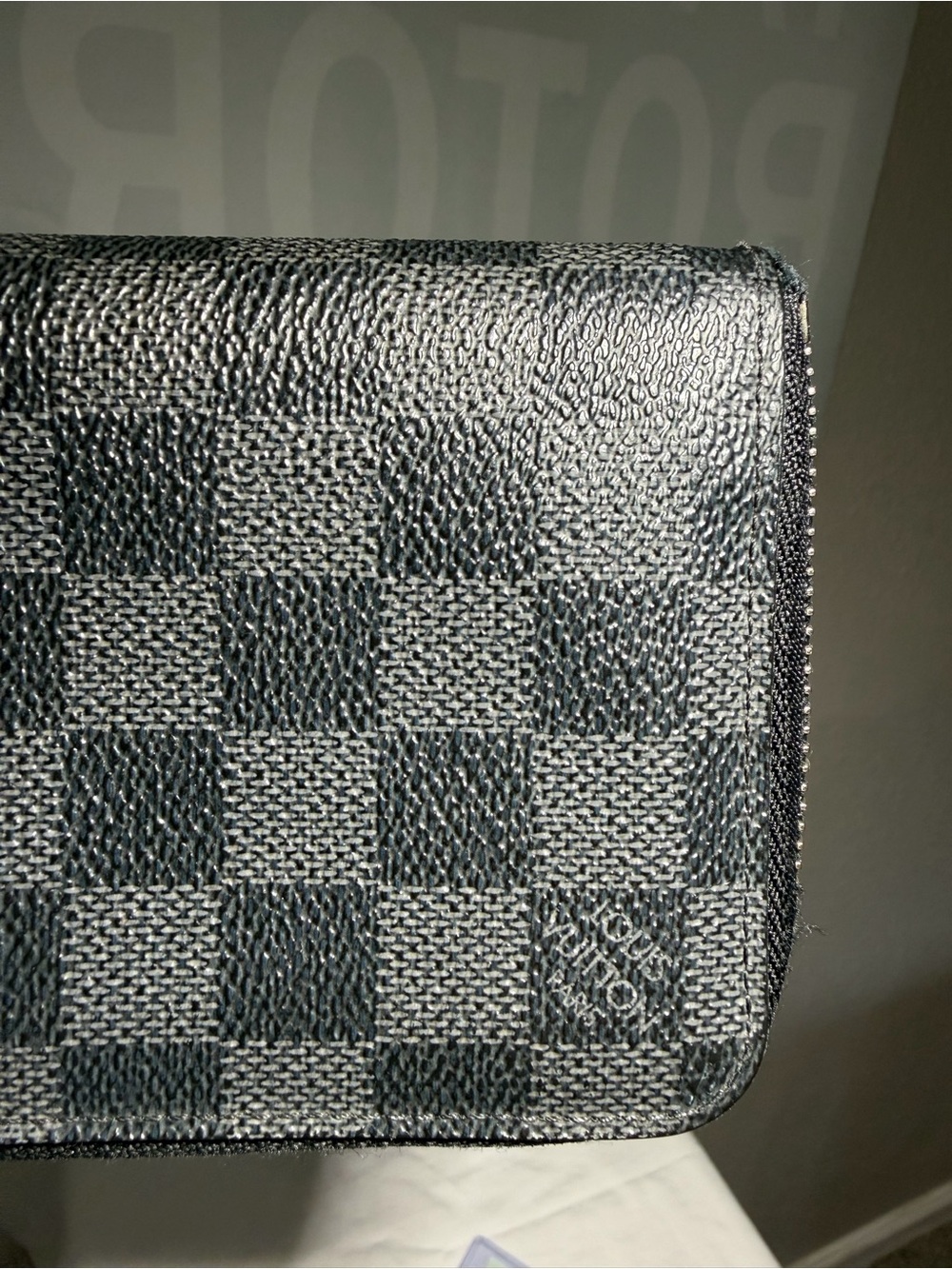 Louis Vuitton authentic Damier Graphite Zippy wallet. - Picture 2 of 5